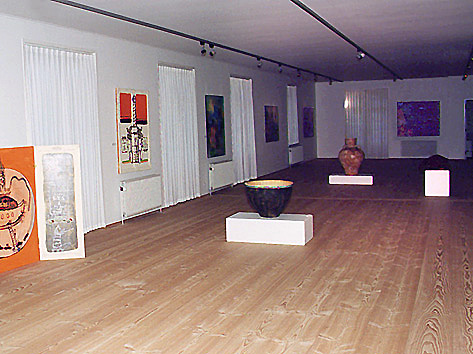 Silkaden 10 rs Jubilumsudstilling - KunstCentret Silkeborg Bad 2000 - Tryk for at g videre.  Foto: Leif Drby