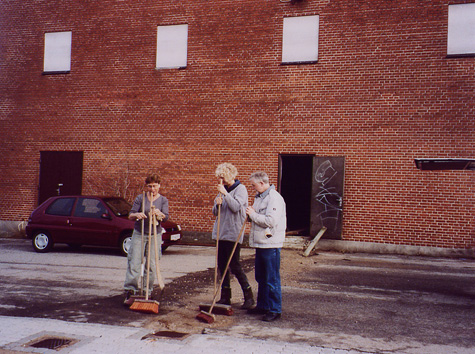 Silkaden Pskeudstilling i Kornsiloen 2001 - Tryk for at g videre. Foto: Leif Drby
